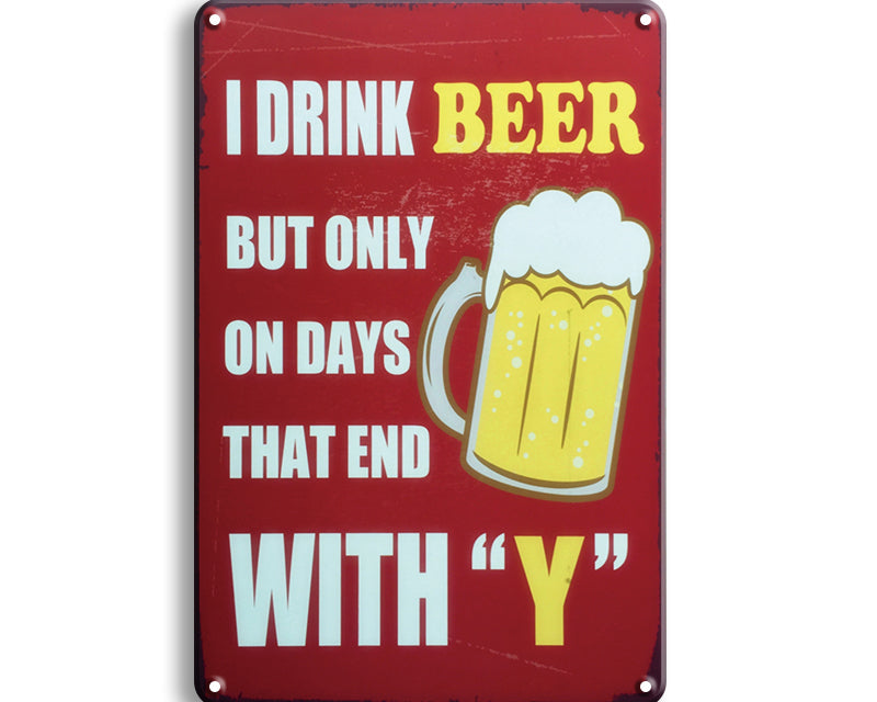 Metalen wandbord | I drink beer but only on days that end wit 'y' |