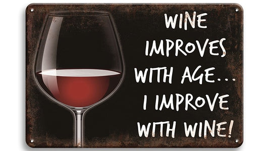 Metalen wandbord | Wine improves with age |