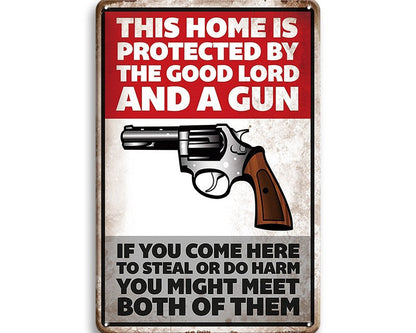 Metalen wandbord | This home is protected by the good lord and a gun |