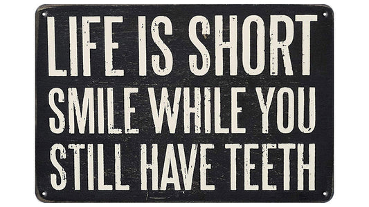 Metalen wandbord | Life is short smile while you still have teeth |