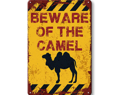 Metalen wandbord | Beware of the camel |