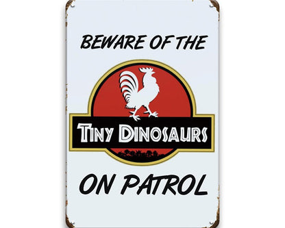 Metalen wandbord | Beware of the tiny dinosaurs on patrol |